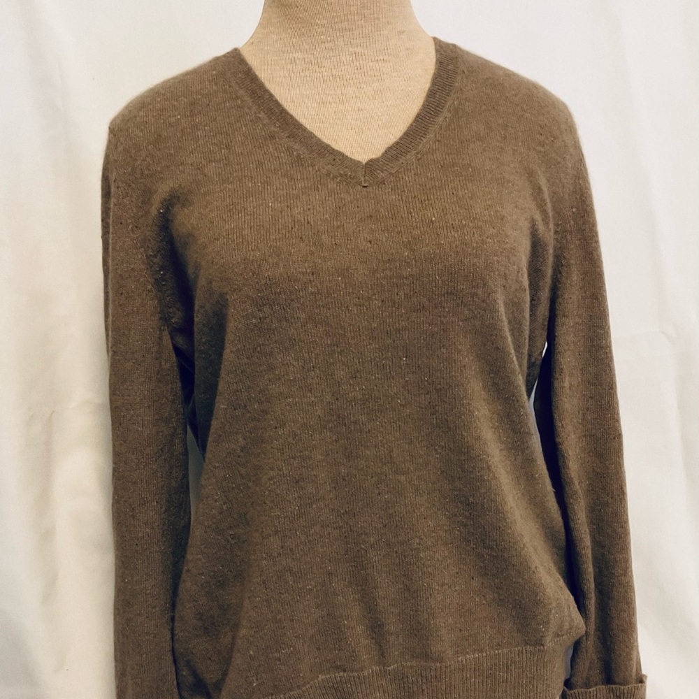 100% Cashmere V-Neck Sweater XL